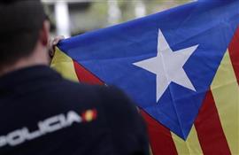 Catalonia removes separatist signs on public buildings