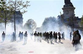 French police detain 227 Yellow Vest protestors in Paris, fire tear gas shells and stun grenades