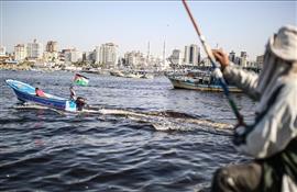 Palestinian fisherman injured by Israeli navy off Gaza