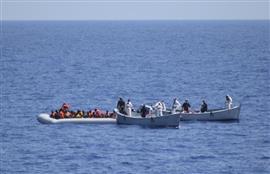 Refugee boat sinks off Spanish coast, 1 dead